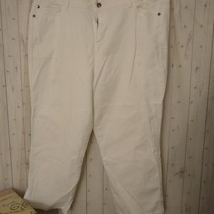 NWOT White Capris
